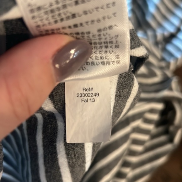 Eddie Bauer Gray and White Lightweight Striped Women's Hoodie Top size Small - Picture 8 of 9